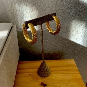 Machete twisted gold hoops